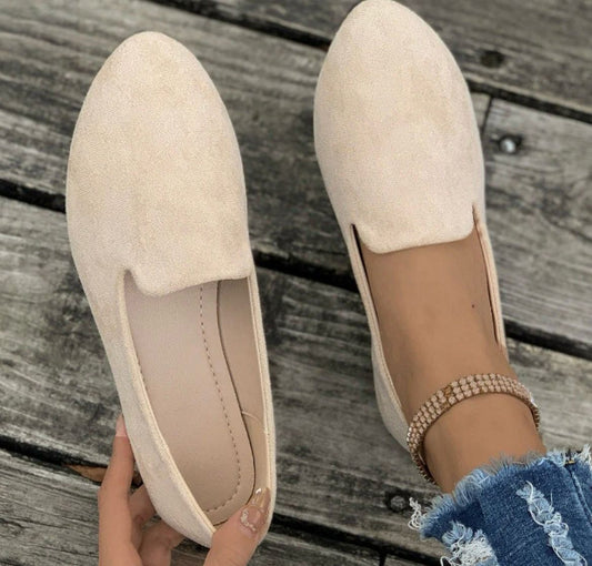 Women's camp shoes in solid color flat shoes