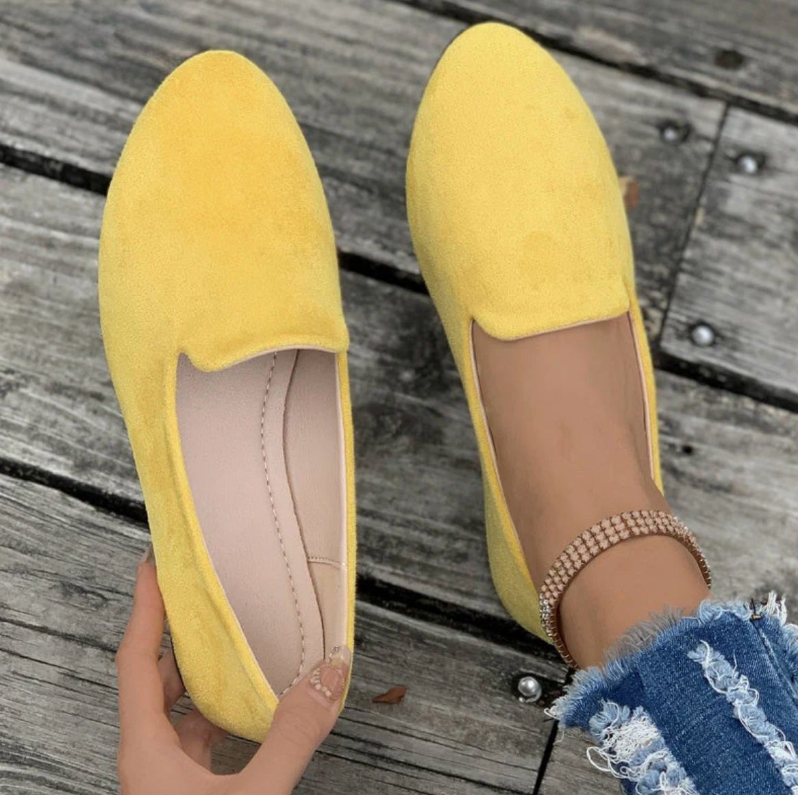 Women's camp shoes in solid color flat shoes